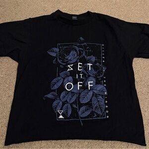Cropped Set it Off purple floral Black Band Graphic T-Shirt